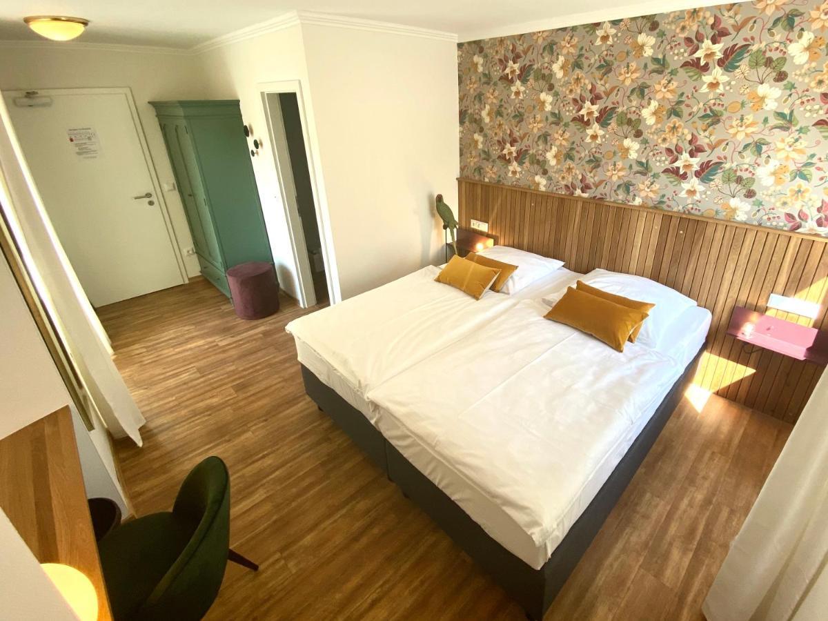 Hotel Deutsches Haus Kitzingen Esterno foto